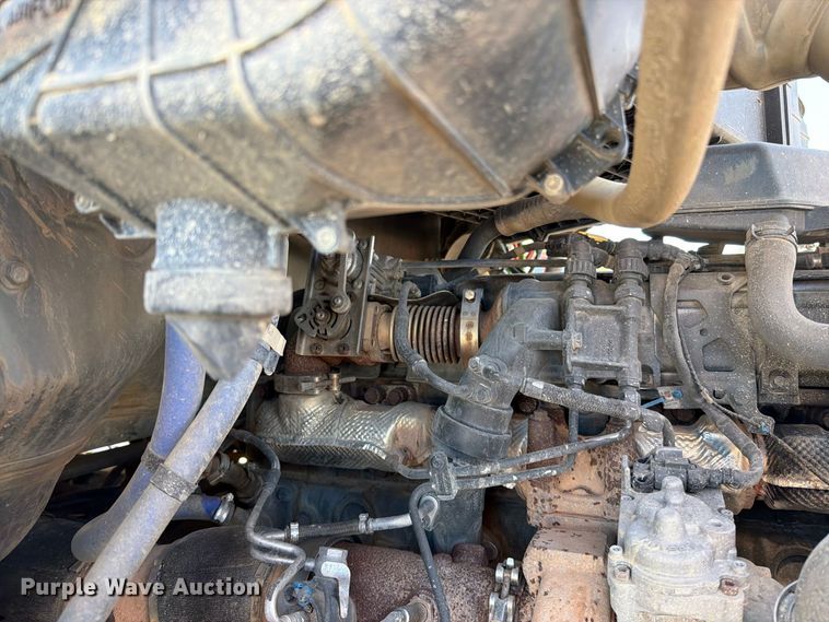 image for item EO8793 2019 Kenworth T880 semi truck