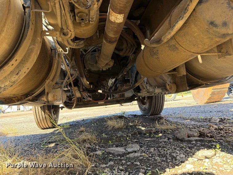 image for item EO8793 2019 Kenworth T880 semi truck