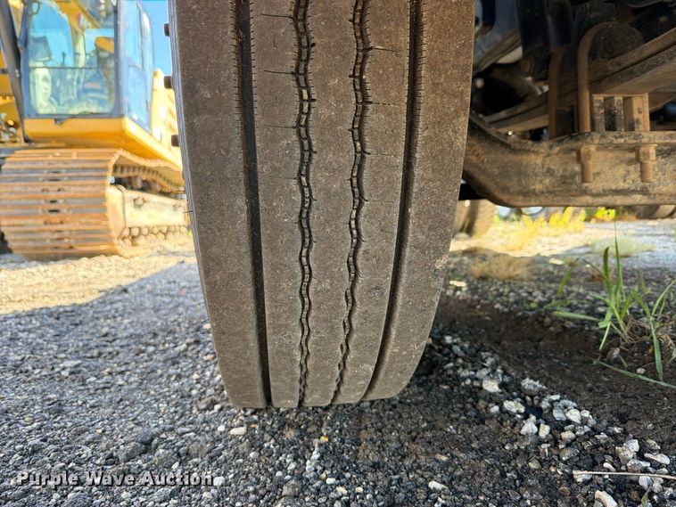 image for item EO8793 2019 Kenworth T880 semi truck