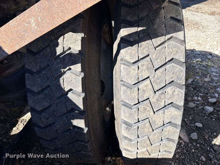 image for item EO8793 2019 Kenworth T880 semi truck
