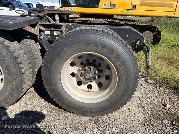 image for item EO8793 2019 Kenworth T880 semi truck