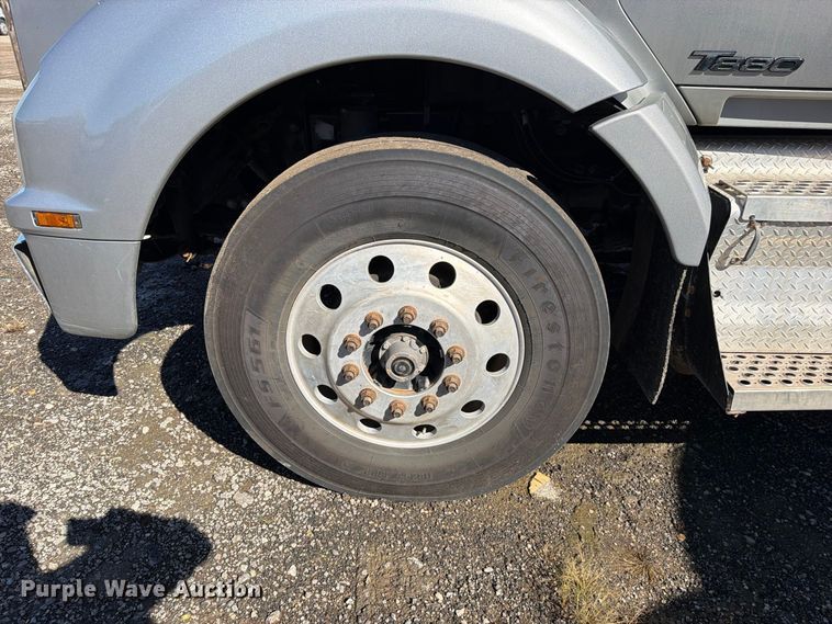 image for item EO8793 2019 Kenworth T880 semi truck