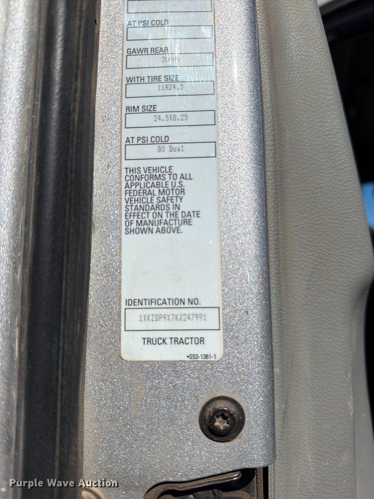 image for item EO8793 2019 Kenworth T880 semi truck