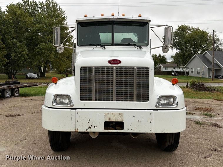 image for item EO8805 2004 Peterbilt 330 vacuum truck