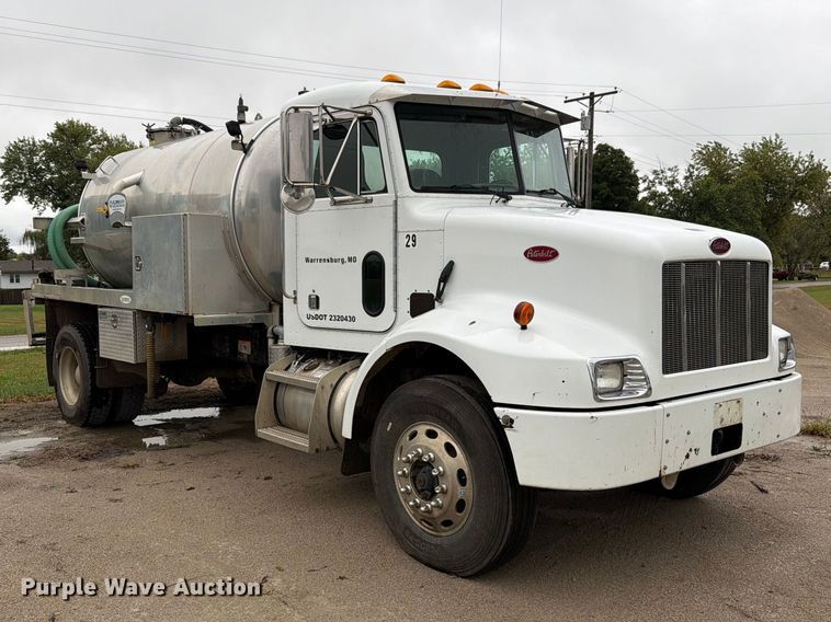 image for item EO8805 2004 Peterbilt 330 vacuum truck