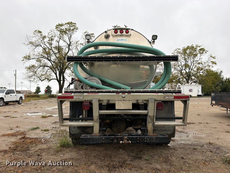 image for item EO8805 2004 Peterbilt 330 vacuum truck