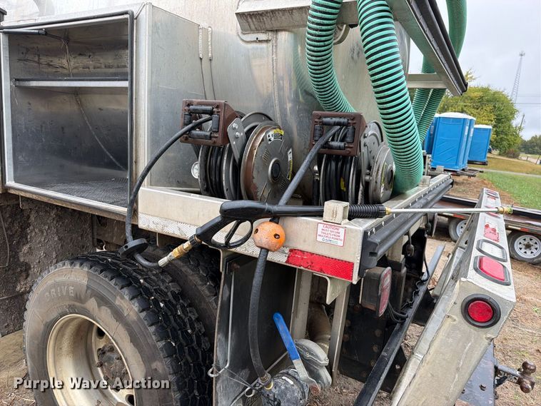 image for item EO8805 2004 Peterbilt 330 vacuum truck