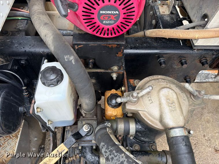 image for item EO8805 2004 Peterbilt 330 vacuum truck