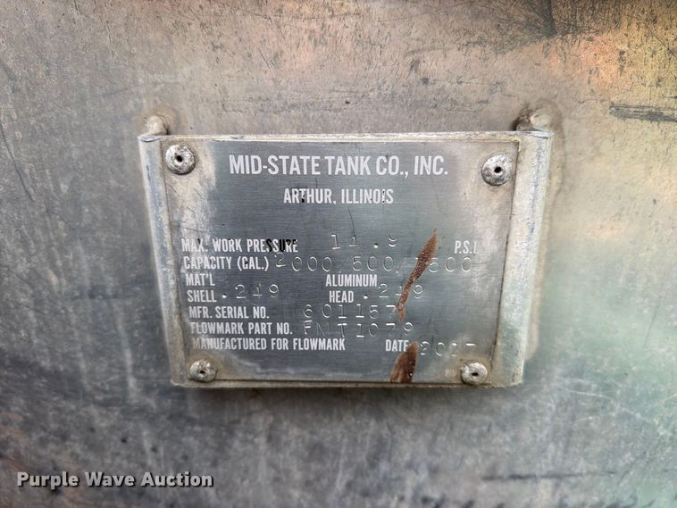 image for item EO8805 2004 Peterbilt 330 vacuum truck