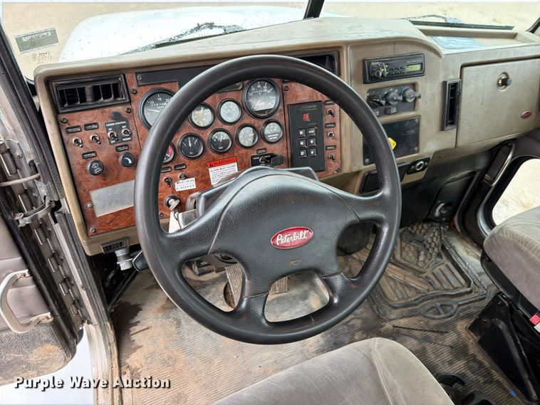 image for item EO8805 2004 Peterbilt 330 vacuum truck