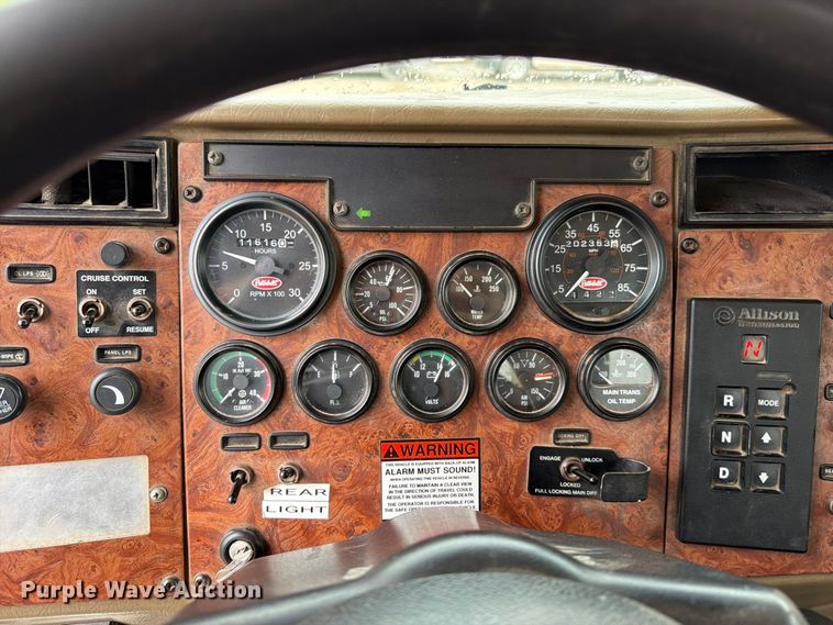 image for item EO8805 2004 Peterbilt 330 vacuum truck