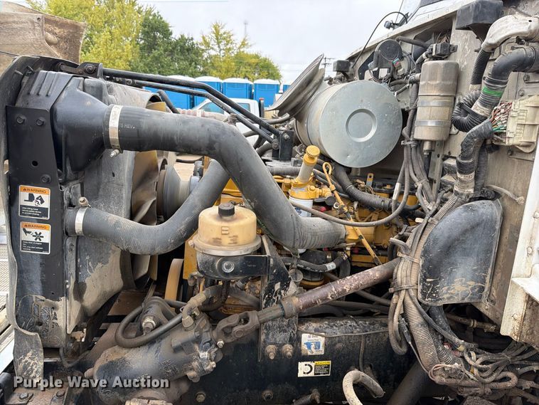 image for item EO8805 2004 Peterbilt 330 vacuum truck