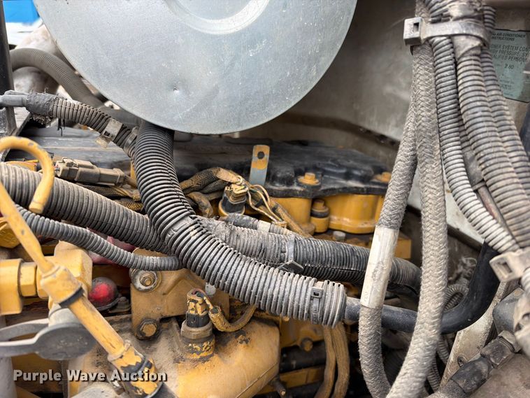 image for item EO8805 2004 Peterbilt 330 vacuum truck