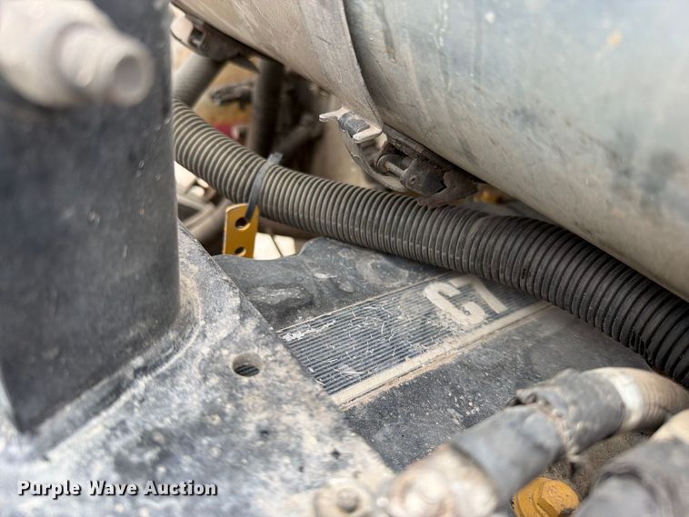 image for item EO8805 2004 Peterbilt 330 vacuum truck