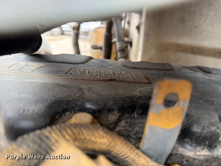 image for item EO8805 2004 Peterbilt 330 vacuum truck