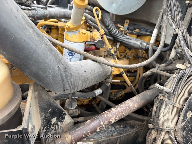 image for item EO8805 2004 Peterbilt 330 vacuum truck