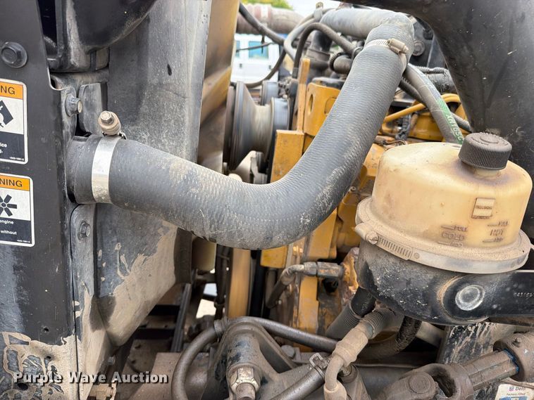 image for item EO8805 2004 Peterbilt 330 vacuum truck