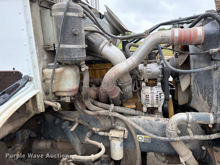 image for item EO8805 2004 Peterbilt 330 vacuum truck
