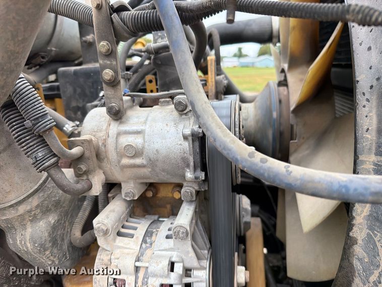 image for item EO8805 2004 Peterbilt 330 vacuum truck