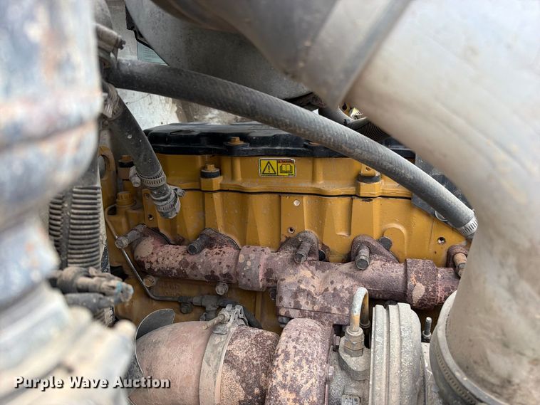image for item EO8805 2004 Peterbilt 330 vacuum truck