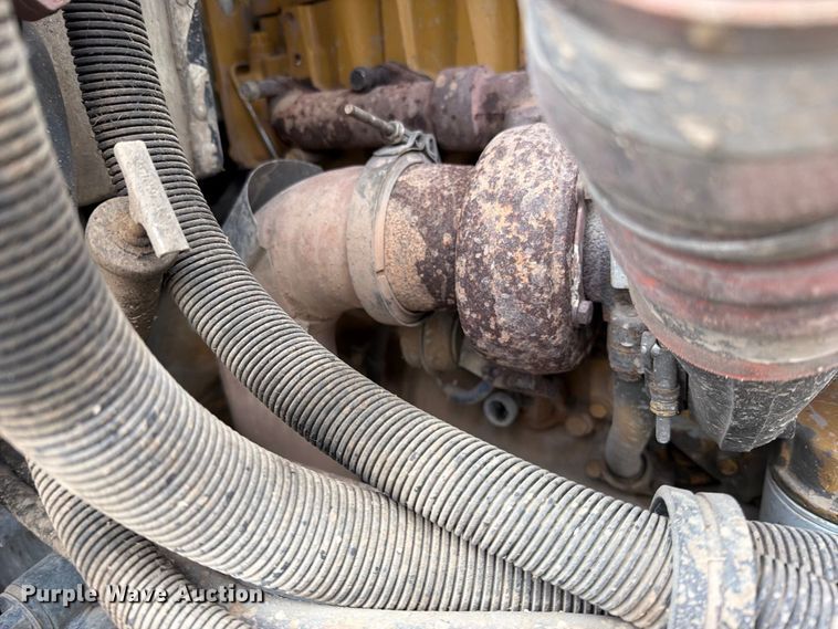 image for item EO8805 2004 Peterbilt 330 vacuum truck