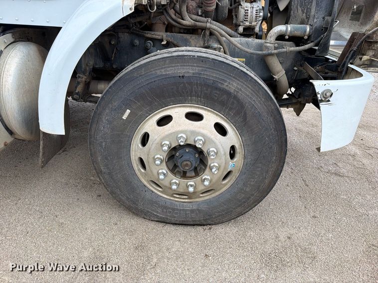 image for item EO8805 2004 Peterbilt 330 vacuum truck