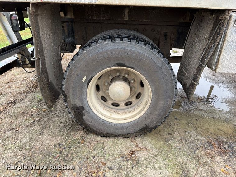 image for item EO8805 2004 Peterbilt 330 vacuum truck