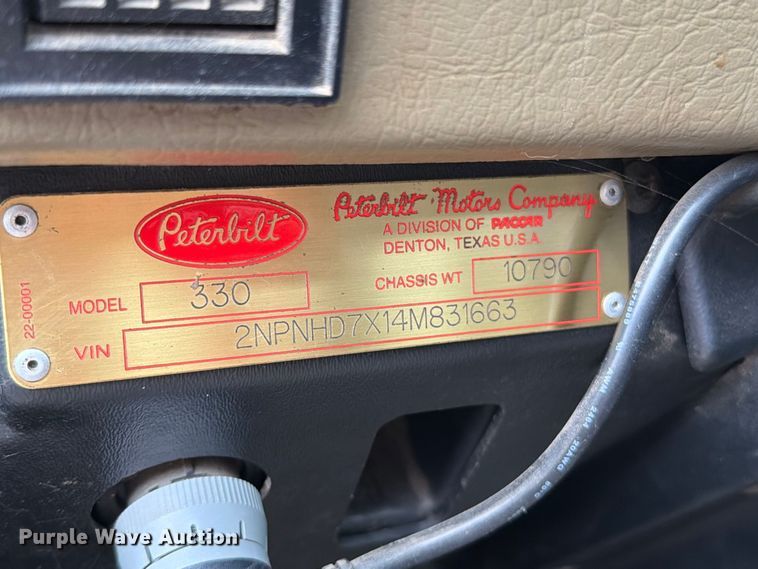image for item EO8805 2004 Peterbilt 330 vacuum truck
