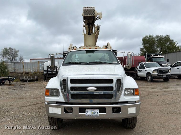 image for item EO8807 2007 Ford F750 Super Duty XL crane truck