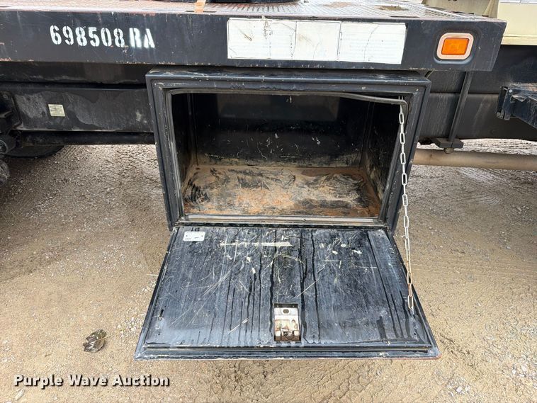 image for item EO8807 2007 Ford F750 Super Duty XL crane truck