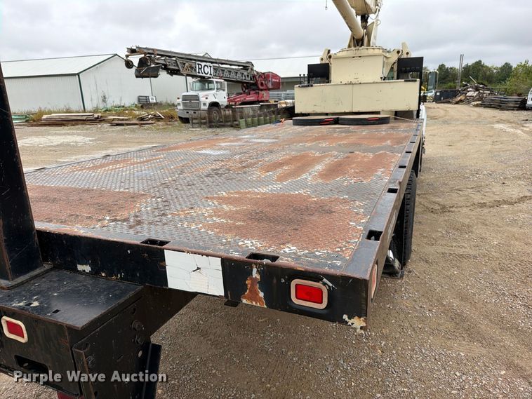 image for item EO8807 2007 Ford F750 Super Duty XL crane truck