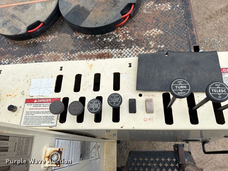 image for item EO8807 2007 Ford F750 Super Duty XL crane truck
