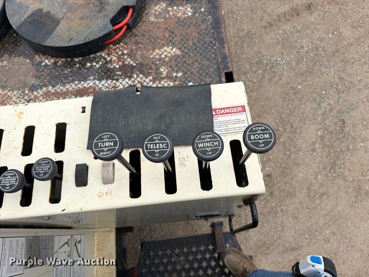image for item EO8807 2007 Ford F750 Super Duty XL crane truck
