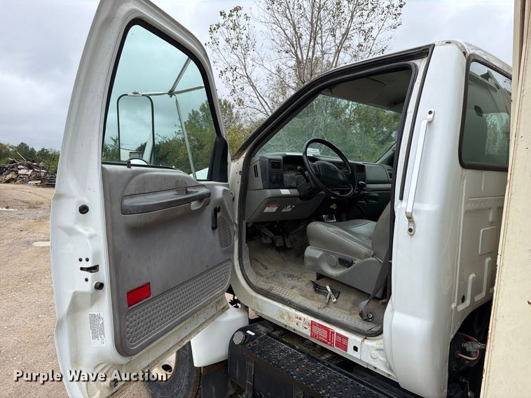 image for item EO8807 2007 Ford F750 Super Duty XL crane truck