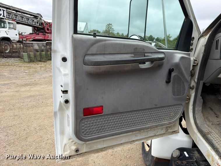 image for item EO8807 2007 Ford F750 Super Duty XL crane truck
