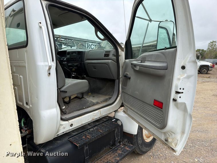 image for item EO8807 2007 Ford F750 Super Duty XL crane truck