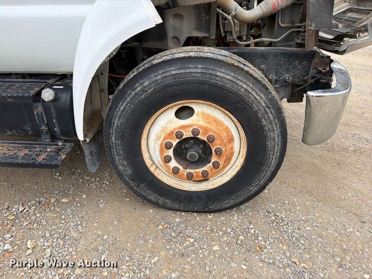 image for item EO8807 2007 Ford F750 Super Duty XL crane truck