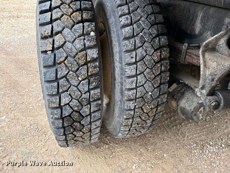 image for item EO8807 2007 Ford F750 Super Duty XL crane truck