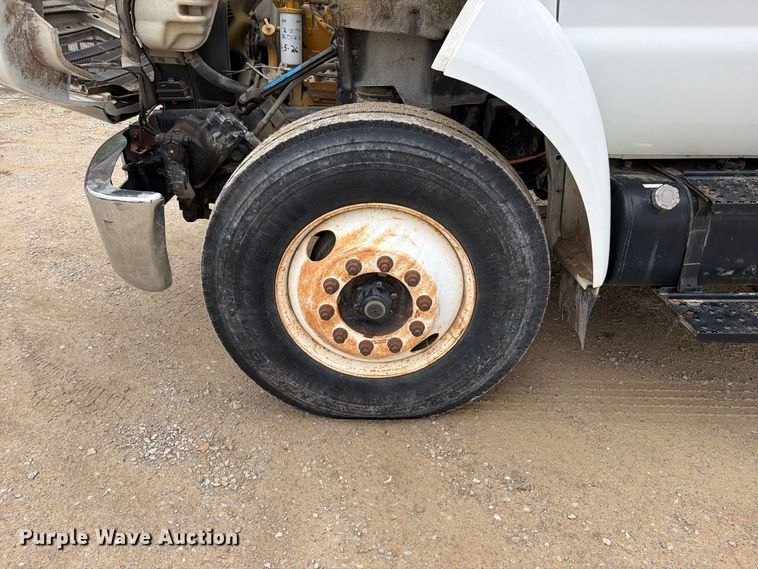 image for item EO8807 2007 Ford F750 Super Duty XL crane truck