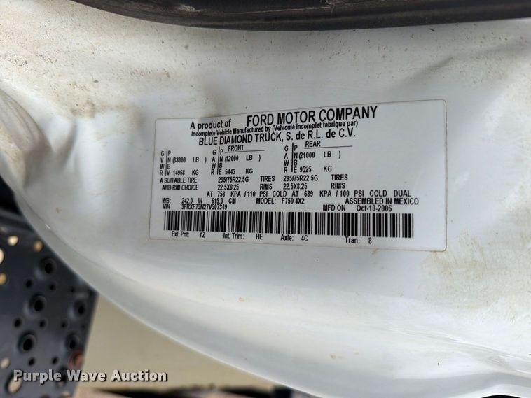 image for item EO8807 2007 Ford F750 Super Duty XL crane truck