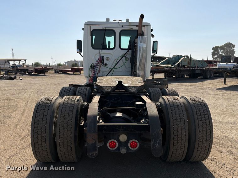 image for item EP3058 2010 Freightliner Cascadia semi truck