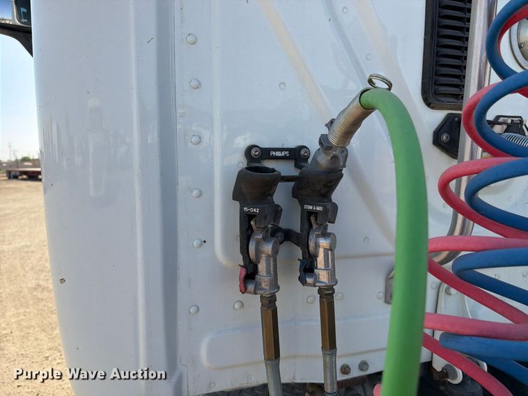 image for item EP3058 2010 Freightliner Cascadia semi truck