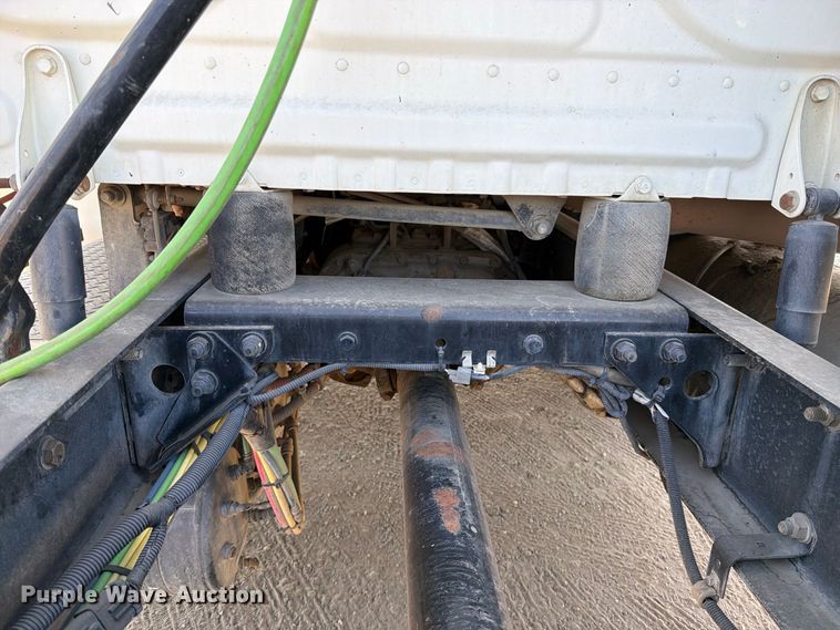 image for item EP3058 2010 Freightliner Cascadia semi truck
