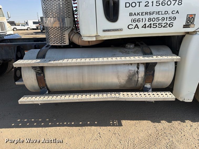 image for item EP3058 2010 Freightliner Cascadia semi truck