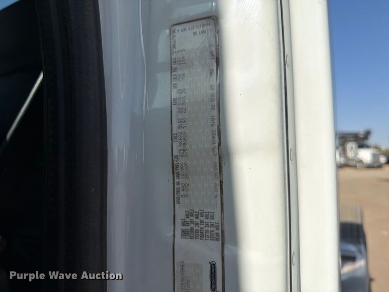 image for item EP3058 2010 Freightliner Cascadia semi truck