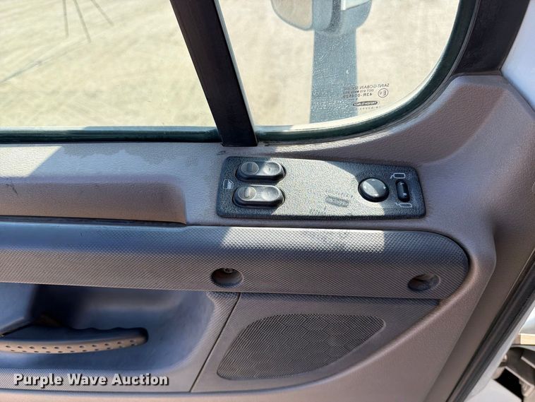 image for item EP3058 2010 Freightliner Cascadia semi truck