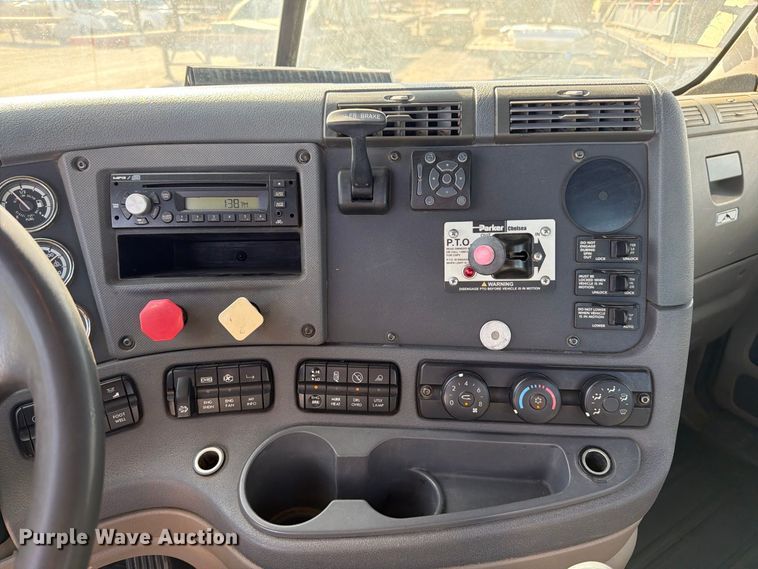 image for item EP3058 2010 Freightliner Cascadia semi truck