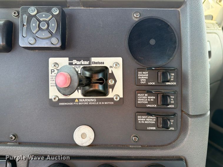 image for item EP3058 2010 Freightliner Cascadia semi truck