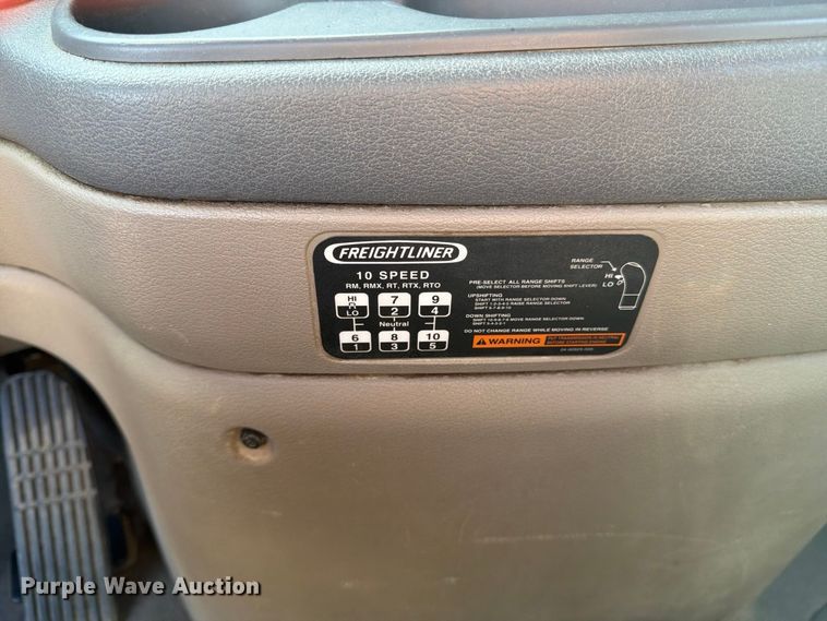 image for item EP3058 2010 Freightliner Cascadia semi truck