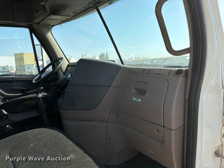 image for item EP3058 2010 Freightliner Cascadia semi truck